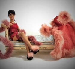 MADELWOMAN EN ROJO – CUSTOM